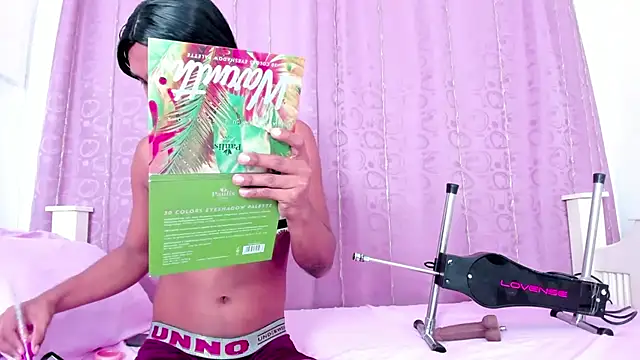 nahomy smiith online show from October 21, 2025, 2:05 pm