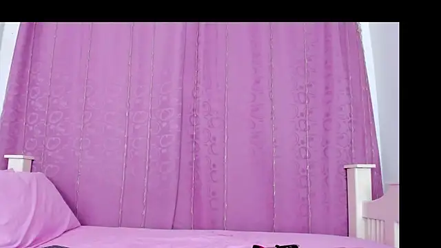 nahomy smiith online show from November 7, 2025, 6:56 pm