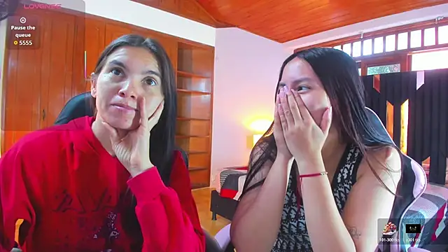 Sofy and Mia online show from January 14, 2026, 12:42 pm