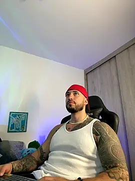 Dave-Max01 online show from November 13, 2025, 2:37 am