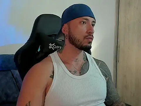 Dave-Max01 online show from November 4, 2025, 12:25 am