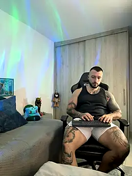 Dave-Max01 online show from November 19, 2025, 2:55 am