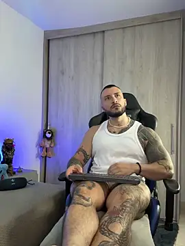 Dave-Max01 online show from November 18, 2025, 2:53 pm