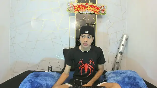 JacobBlackwell  online show from December 18, 2025, 8:01 pm