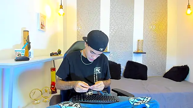 JacobBlackwell  online show from November 18, 2025, 7:28 pm