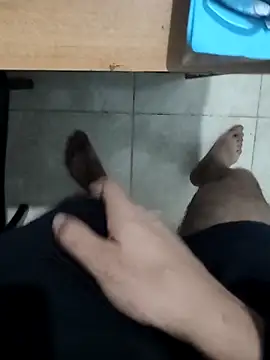 wakilosxh online show from December 14, 2025, 6:57 pm