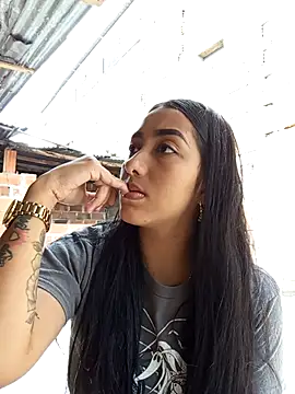 Queen sofya online show from December 3, 2025, 5:12 pm