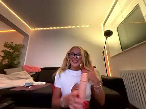 goddesemiiyy online show from January 10, 2026, 7:20 pm