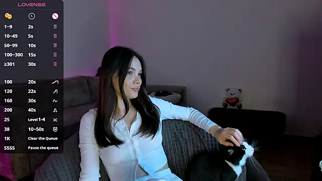 LeanaWILL online show from October 19, 2025, 6:32 pm