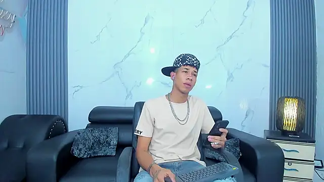 Little nicoll online show from June 3, 2026, 7:51 pm