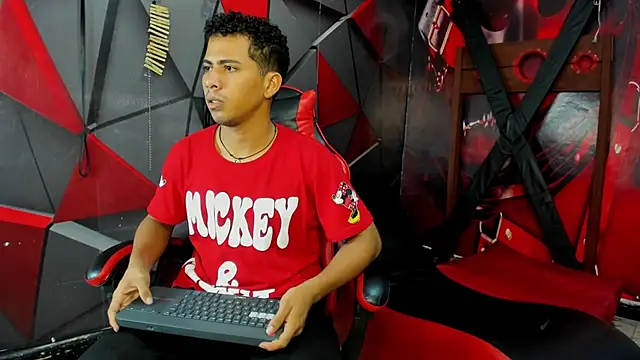 Raphael LatinBoy online show from October 18, 2025, 4:03 am