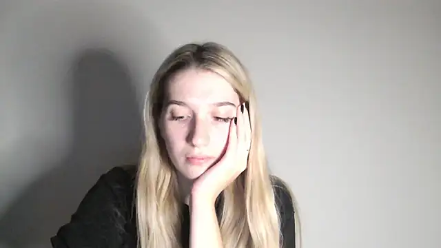 Lucyreeel  online show from October 13, 2025, 4:08 pm