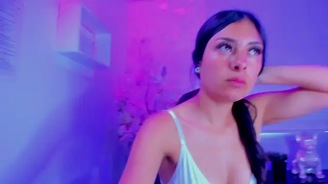 emmy rosse  online show from November 4, 2025, 8:45 pm