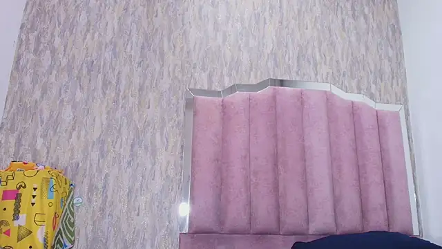 lilylovely  online show from November 4, 2025, 7:28 pm