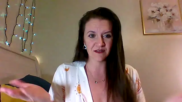 easy briezy online show from November 5, 2025, 2:14 am