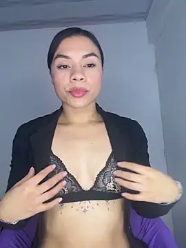 Snapshot of Crystal_555 chatting on October 10, 2025, 6:25 am Crystal 555 online show from October 10, 2025, 6:25 am