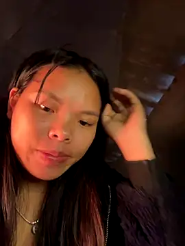 hello-cute online show from December 1, 2025, 1:17 am