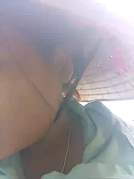 hello-cute online show from November 6, 2025, 2:26 am