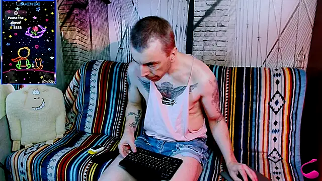 Snapshot of Markus_Rivas chatting on November 17, 2025, 1:09 am Markus Rivas online show from November 17, 2025, 1:09 am