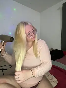 Snapshot of SashaMaexox chatting on October 28, 2025, 8:30 pm SashaMaexox online show from October 28, 2025, 8:30 pm