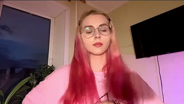 Snapshot of CherlynBlose chatting on October 15, 2025, 2:25 pm CherlynBlose online show from October 15, 2025, 2:25 pm