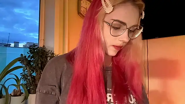 Snapshot of CherlynBlose chatting on October 14, 2025, 2:07 pm CherlynBlose online show from October 14, 2025, 2:07 pm