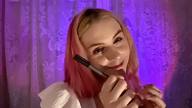 Snapshot of CherlynBlose chatting on October 19, 2025, 3:37 pm CherlynBlose online show from October 19, 2025, 3:37 pm