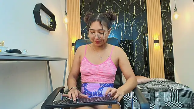 Snapshot of SamanthaFox_8 chatting on March 5, 2026, 11:51 am SamanthaFox 8 online show from March 5, 2026, 11:51 am