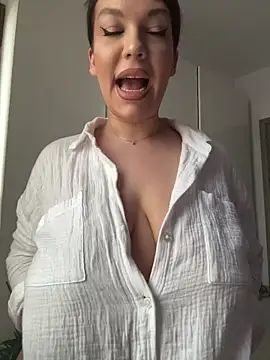 ClaraPasssion online show from June 25, 2026, 4:34 pm