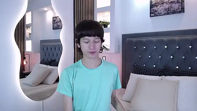 Snapshot of Emo_Boy_ chatting on March 24, 2026, 8:20 pm Emo Boy online show from March 24, 2026, 8:20 pm