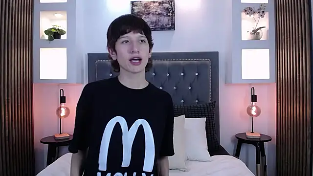 Snapshot of Emo_Boy_ chatting on March 4, 2026, 8:27 pm Emo Boy online show from March 4, 2026, 8:27 pm