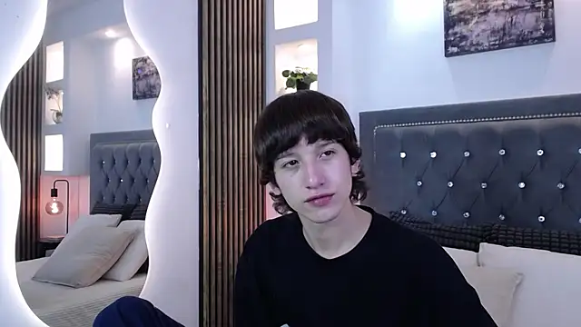 Snapshot of Emo_Boy_ chatting on April 1, 2026, 8:17 pm Emo Boy online show from April 1, 2026, 8:17 pm