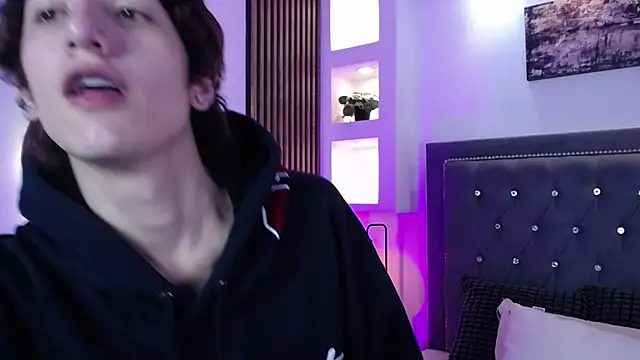 Snapshot of Emo_Boy_ chatting on April 5, 2026, 8:37 pm Emo Boy online show from April 5, 2026, 8:37 pm