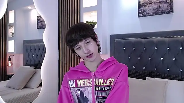 Snapshot of Emo_Boy_ chatting on April 15, 2026, 8:31 pm Emo Boy online show from April 15, 2026, 8:31 pm