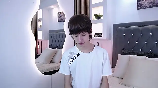 Snapshot of Emo_Boy_ chatting on March 19, 2026, 8:20 pm Emo Boy online show from March 19, 2026, 8:20 pm