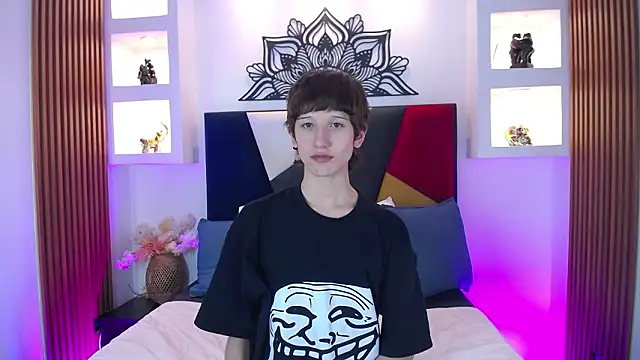 Emo Boy  online show from February 28, 2026, 8:08 pm