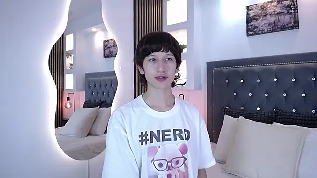 Snapshot of Emo_Boy_ chatting on March 13, 2026, 8:14 pm Emo Boy online show from March 13, 2026, 8:14 pm