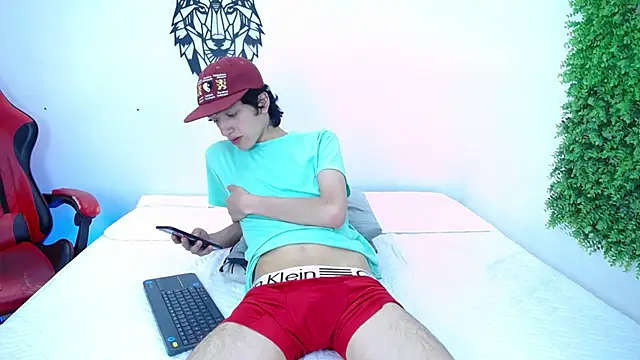 Emo Boy  online show from November 17, 2025, 3:27 pm