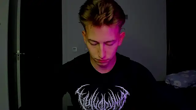 Snapshot of find0m_master chatting on January 14, 2026, 8:12 pm find0m master online show from January 14, 2026, 8:12 pm