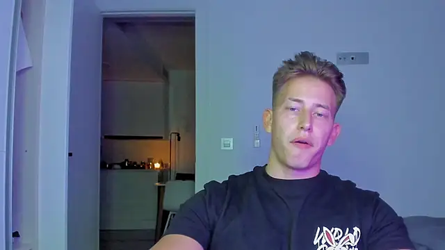 Snapshot of find0m_master chatting on December 17, 2025, 10:37 pm find0m master online show from December 17, 2025, 10:37 pm