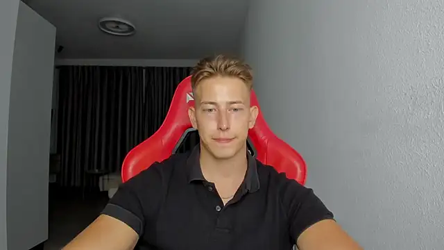 Snapshot of find0m_master chatting on October 31, 2025, 10:38 pm find0m master online show from October 31, 2025, 10:38 pm