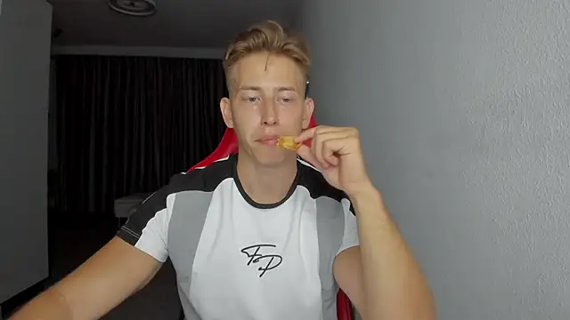 Snapshot of find0m_master chatting on November 7, 2025, 8:46 pm find0m master online show from November 7, 2025, 8:46 pm