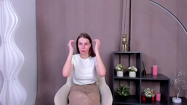 ElaineRothwell online show from October 10, 2025, 9:21 am