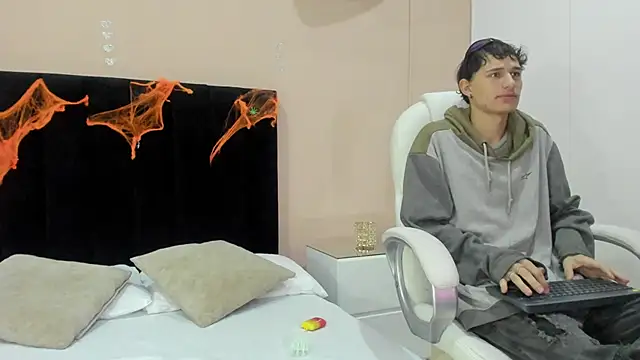 Taylor and exidt online show from October 23, 2025, 12:59 pm