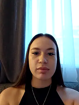 MayaGlow online show from November 13, 2025, 5:33 am