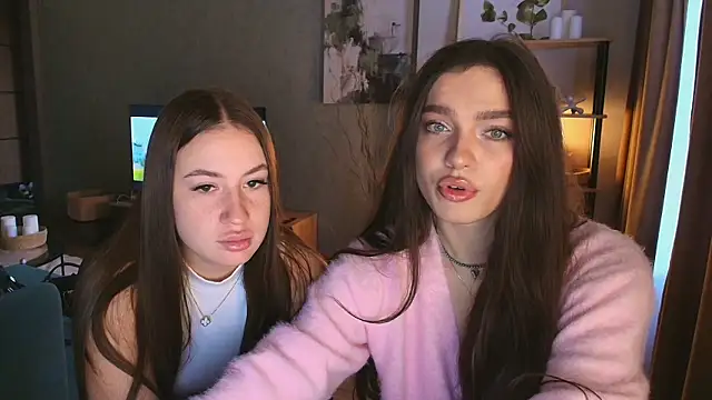 MayaGlow online show from November 23, 2025, 5:39 am