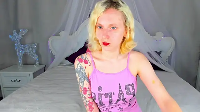 LikiLips online show from April 21, 2026, 1:07 am