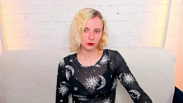 LikiLips online show from May 7, 2026, 12:59 am