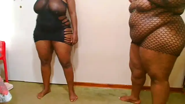 Snapshot of CaramelBootty chatting on February 28, 2026, 5:29 am CaramelBootty online show from February 28, 2026, 5:29 am