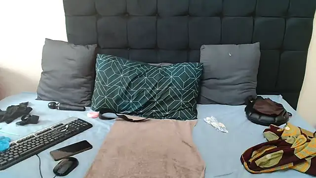 Snapshot of CaramelBootty chatting on February 2, 2026, 11:42 am CaramelBootty online show from February 2, 2026, 11:42 am